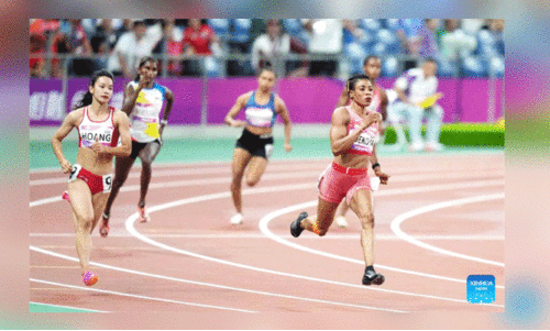 വനിതകളുടെ 400 മീറ്റർ ഓട്ടത്തിൽ കെമി അദികോയ മുജിദത് സ്വർണ്ണം നേടുന്നു വനിതകളുടെ 400 മീറ്റർ ഓട്ടത്തിൽ കെമി അദികോയ മുജിദത് സ്വർണ്ണം നേടുന്നു