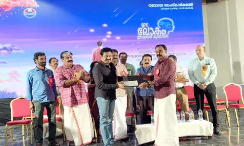 Gopinath Muthukad Receiving the Navodaya Rakshadhikari  Pavanan Relief Fund