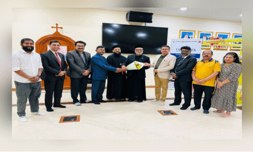 വേ​ൾ​ഡ് മ​ല​യാ​ളി കൗ​ൺ​സി​ൽ ഭാ​ര​വാ​ഹി​ക​ൾ ഫാ. ​അ​ല​ക്സാ​ണ്ട​ർ ജെ. ​കു​ര്യ​നെ സ​ന്ദ​ർ​ശി​ച്ചു