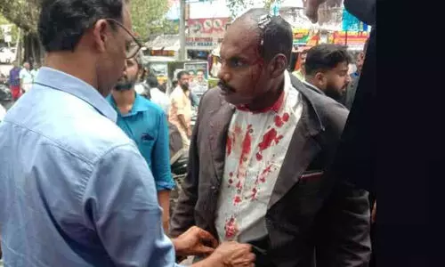 കോടതി വളപ്പിൽ അഭിഭാഷകന്റെ തലയടിച്ചു പൊട്ടിച്ചു; പ്രതി മറ്റൊരു കേസിൽ സാക്ഷി പറയാൻ എത്തിയയാൾ