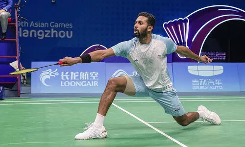 ഏ​ഷ്യ​ൻ ഗെ​യിം​സ് ബാ​ഡ്മി​ന്റ​ൺ; പ്ര​ണോ​യ് നേ​ടി, സി​ന്ധു വീ​ണു