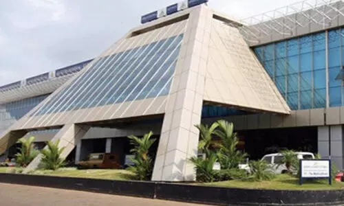 കരിപ്പൂരിൽ വീണ്ടും വന് സ്വര്ണവേട്ട; മൂന്നു യാത്രക്കാർ പിടിയിൽ കരിപ്പൂരിൽ വീണ്ടും വന് സ്വര്ണവേട്ട; മൂന്നു യാത്രക്കാർ പിടിയിൽ