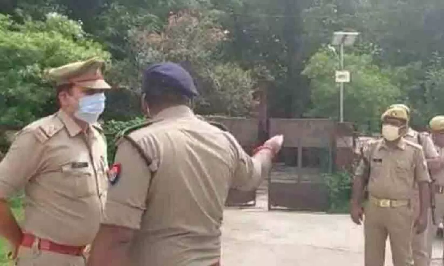 യു.പിയിൽ രണ്ട് വിദ്യാർഥികൾ അധ്യാപകന്റെ കാലിൽ വെടിവെച്ചു