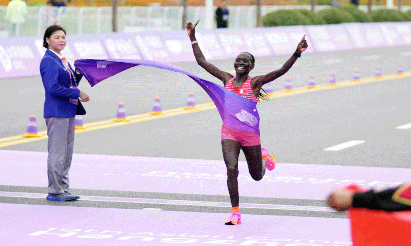 ചൂമ്പ യൂനിസ് ചെബിച്ചി പോൾ സ്വർണം നേടുന്നു ചൂമ്പ യൂനിസ് ചെബിച്ചി പോൾ സ്വർണം നേടുന്നു