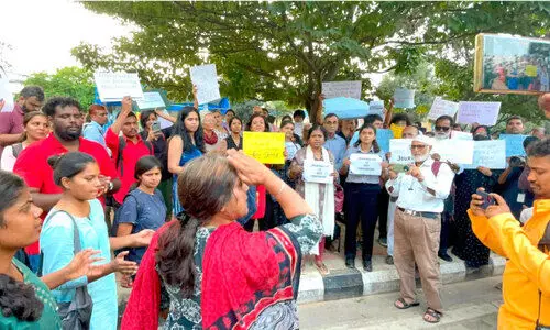 ഡ​ൽ​ഹി പൊ​ലീ​സി​ന്റെ മാ​ധ്യ​മ​വേ​ട്ട​യിൽ പ്ര​തി​ഷേ​ധം