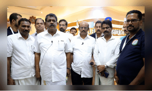 ‘ഹൃ​ദ​യ​പൂ​ർ​വം ബാ​പ്പു​ജി​ക്ക്’രക്തദാന ക്യാമ്പ് സംഘടിപ്പിച്ചു