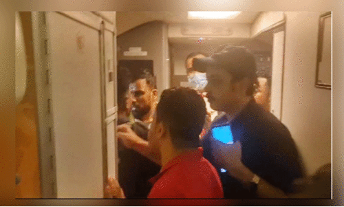 എയർ ഇന്ത്യ എക്സ്പ്രസ് വൈകി; ദുരിതംപേറി മസ്കത്ത് യാത്രക്കാർ എയർ ഇന്ത്യ എക്സ്പ്രസ് വൈകി; ദുരിതംപേറി മസ്കത്ത് യാത്രക്കാർ