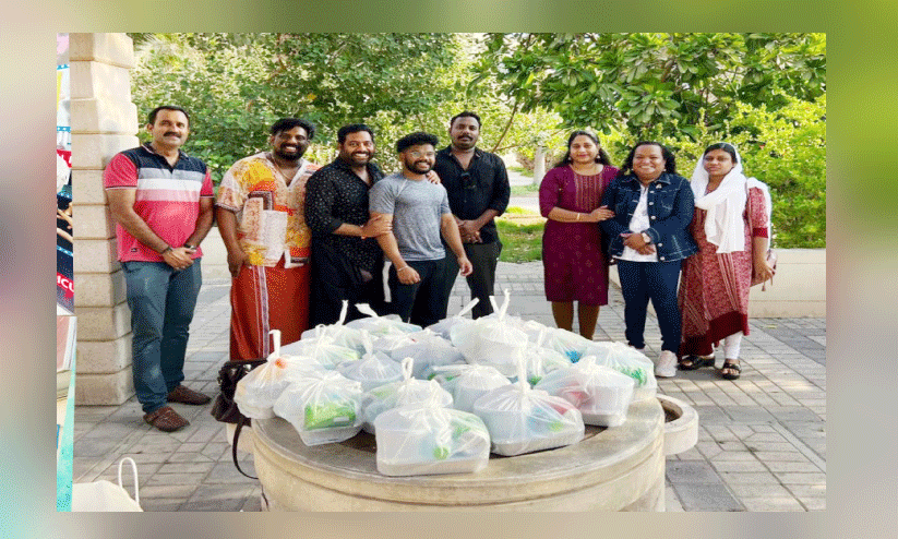 ടീം ​ശ്രെ​ഷ്ഠ ഭ​ക്ഷ​ണം വി​ത​ര​ണം