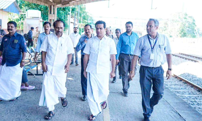 തൃ​പ്പൂ​ണി​ത്തു​റ റെ​യി​ൽവേ സ്റ്റേ​ഷ​ന് 10 കോ​ടി