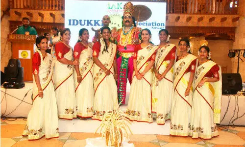 വ​നി​ത അം​ഗ​ങ്ങ​ൾ മാ​വേ​ലി​ക്കൊ​പ്പം