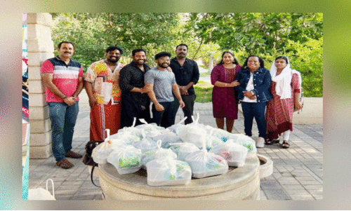 ടീം ​ശ്രെ​ഷ്ഠ ഭ​ക്ഷ​ണം വി​ത​ര​ണം