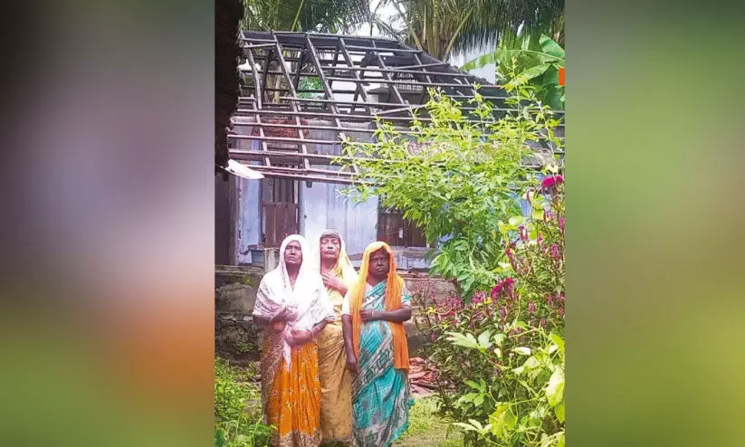 വ​യോ​ധി​ക​െ​​ര വീ​ട്ടി​ൽ​നി​ന്ന് ഒ​ഴി​പ്പി​ക്കാ​ൻ ശ്ര​മ​മെ​ന്ന് പ​രാ​തി