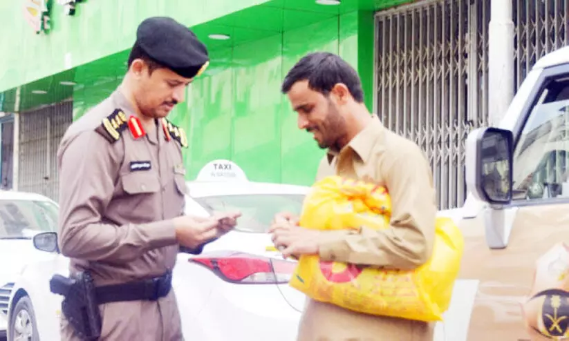 Saudi Police Checking Saudi Police Checking
