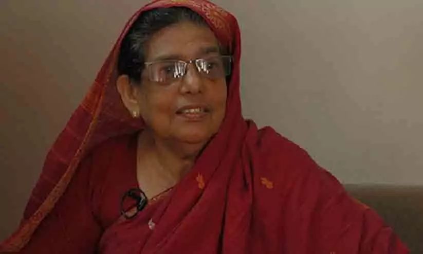 കുടുംബശ്രീ പരിപാടിയിൽ തട്ടമൂരി പ്രതിഷേധിച്ച് വി.പി.സുഹ്റ കുടുംബശ്രീ പരിപാടിയിൽ തട്ടമൂരി പ്രതിഷേധിച്ച് വി.പി.സുഹ്റ