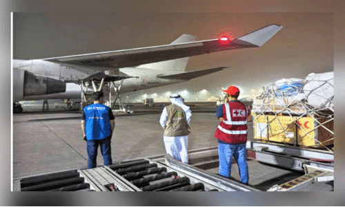 സ​ഹാ​യ​വ​സ്തു​ക്ക​ളു​മാ​യി ദു​ബൈ വി​മാ​ന​ത്താ​വ​ള​ത്തി​ൽ​നി​ന്ന്​ ലി​ബി​യ​യി​ലേ​ക്ക് വി​മാ​നം പു​റ​പ്പെ​ടു​ന്നു