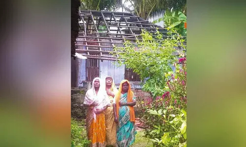 വ​യോ​ധി​ക​െ​​ര വീ​ട്ടി​ൽ​നി​ന്ന് ഒ​ഴി​പ്പി​ക്കാ​ൻ ശ്ര​മ​മെ​ന്ന് പ​രാ​തി