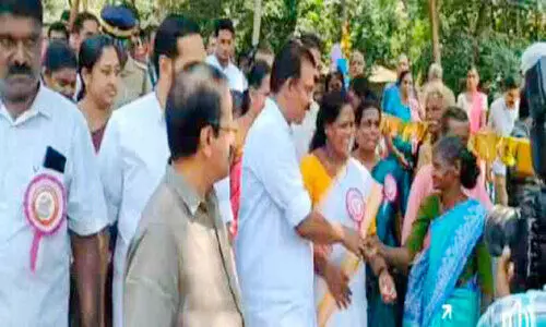 ആ​ദി​വാ​സി കു​ടും​ബ​ങ്ങ​ൾ​ക്കാ​യി നി​ർ​മി​ച്ച 51 വീ​ടു​ക​ൾ സ​മ​ർ​പ്പി​ച്ചു