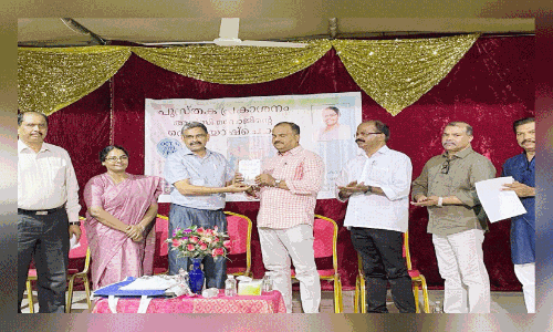 ‘തെ​രി​യോ​ഷ്‌​ചെ​ക്ക’ ക​ഥാ​സ​മാ​ഹാ​രം പ്ര​കാ​ശ​നം ചെ​യ്തു