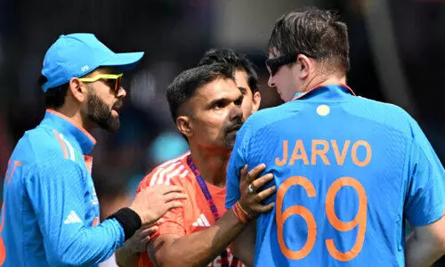 പിച്ച് കൈയേറ്റക്കാരൻ ചെപ്പോക്കിലും; പിടികൂടി സുരക്ഷ ഉദ്യോഗസ്ഥർ