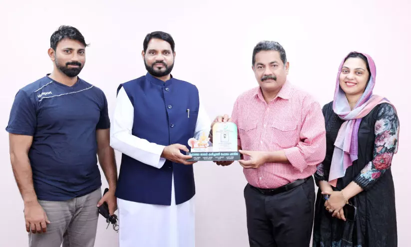 സലാം പാപ്പിനിശ്ശേരിക്ക് മഹാത്മാഗാന്ധി കൾചറൽ ഫോറത്തിന്റെ ആദരം സലാം പാപ്പിനിശ്ശേരിക്ക് മഹാത്മാഗാന്ധി കൾചറൽ ഫോറത്തിന്റെ ആദരം