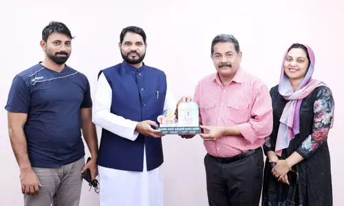 സ​ലാം പാ​പ്പി​നി​ശ്ശേ​രി​ക്ക് മ​ഹാ​ത്മാ​ഗാ​ന്ധി ക​ൾ​ച​റ​ൽ ഫോ​റ​ത്തി​ന്‍റെ ആ​ദ​രം