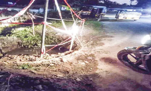 മൂ​ന്ന് വ​യ​സ്സുകാ​ര​ന്റെ മ​ര​ണ​ത്തി​നി​ട​യാ​ക്കി​യ കു​ഴി; ജ​ല അ​തോ​റി​റ്റി​ക്കെ​തി​രെ രോ​ഷം പു​ക​യു​ന്നു