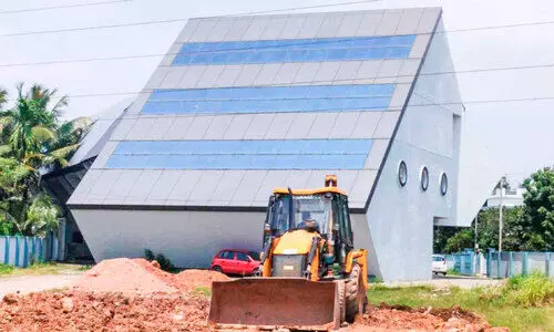 വിവിധോദ്ദേശ്യ ഇൻഡോർ സ്റ്റേഡിയം തുറന്ന് നൽകാതെ അധികൃതർ