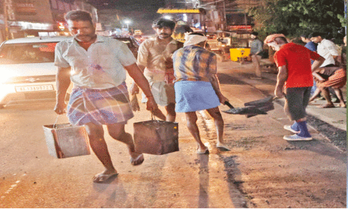 നഗരത്തിലെ റോഡുകൾ  നന്നാക്കിത്തുടങ്ങി; വില്ലനായി മഴ