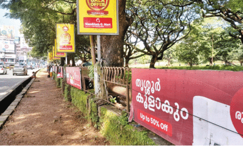 സ്വ​രാ​ജ് റൗ​ണ്ടി​ലെ ന​ട​പ്പാ​ത ന​വീ​ക​ര​ണം