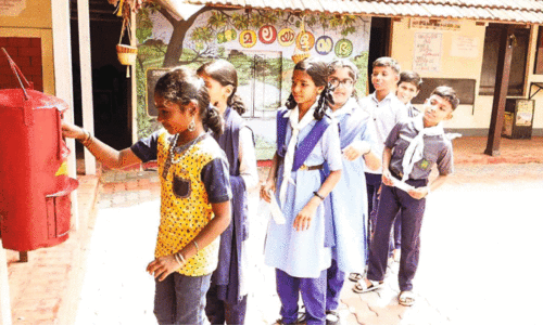 ഇ​നി അ​മ്മ​മാ​രെ തേ​ടി​യെ​ത്തും,  മ​ക്ക​ളു​ടെ ക​ത്തു​ക​ൾ