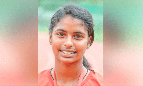 ജ്യേഷ്ഠന്​ സമ്മാനമായി  ‘ദുരിതജീവിത ട്രാക്കിലൂടെയുള്ള’  അലീനയുടെ ട്രിപ്പിൾ സ്വർണ നേട്ടം