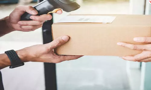 പാ​സ്​​പോ​ർ​ട്ട് ല​ഭി​ക്കാ​ൻ കൊ​റി​യ​ർ ചാ​ർ​ജ്  ആ​വ​ശ്യ​പ്പെ​ട്ട് ത​ട്ടി​പ്പ്