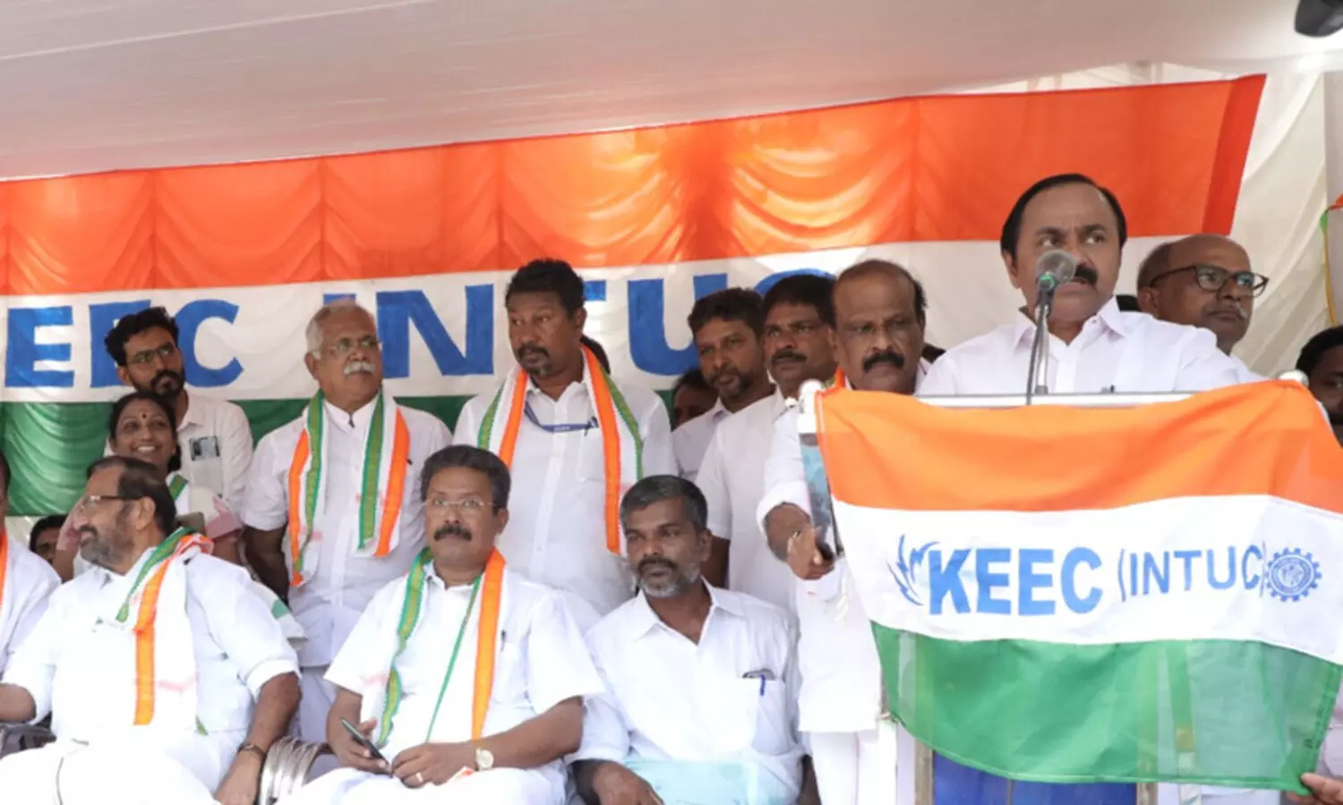 അഴിമതിയിലൂടെ ഇടത് സർക്കാർ കെ.എസ്.ഇ.ബിയെ കടത്തിലാക്കിയെന്ന് വി.ഡി സതീശൻ