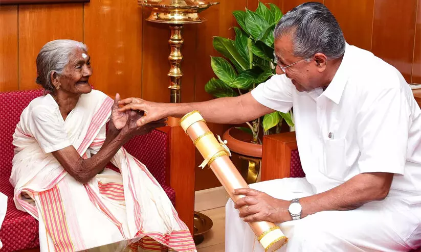 കാർത്ത്യായനിയമ്മ കേരളത്തിന്റെ അഭിമാനം, സ്ത്രീകൾക്ക് പ്രചോദനം; അനുശോചിച്ച് മുഖ്യമന്ത്രി കാർത്ത്യായനിയമ്മ കേരളത്തിന്റെ അഭിമാനം, സ്ത്രീകൾക്ക് പ്രചോദനം; അനുശോചിച്ച് മുഖ്യമന്ത്രി