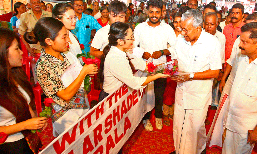 ബി.ജെ.പി ഇനിയും അധികാരത്തിലെത്തിയാൽ രാജ്യത്തിന് സർവനാശം -മുഖ്യമന്ത്രി ബി.ജെ.പി ഇനിയും അധികാരത്തിലെത്തിയാൽ രാജ്യത്തിന് സർവനാശം -മുഖ്യമന്ത്രി
