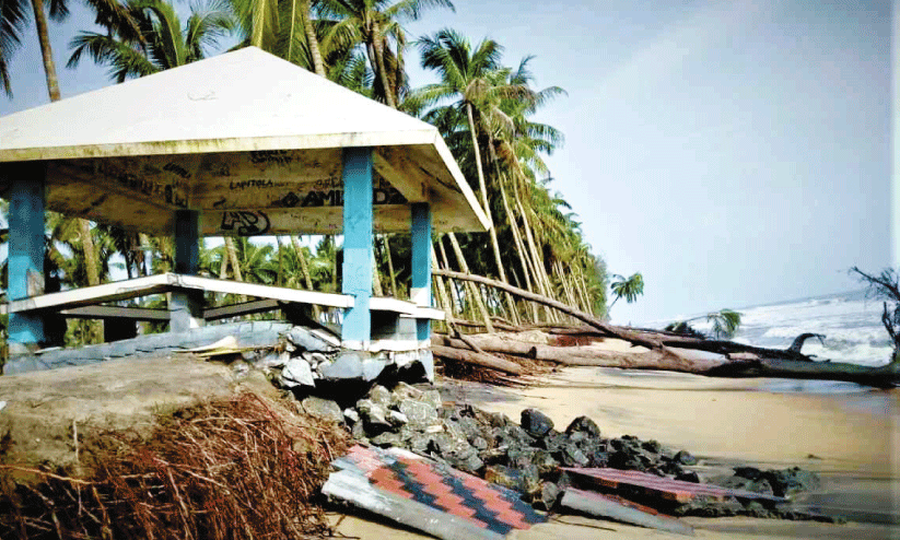 കടലാക്രമണം: അധികൃതരുടെ നിസ്സംഗതയിൽ നഷ്ടപ്പെട്ടത് അണ്ടത്തോടിന്റെ തീരസൗന്ദര്യം