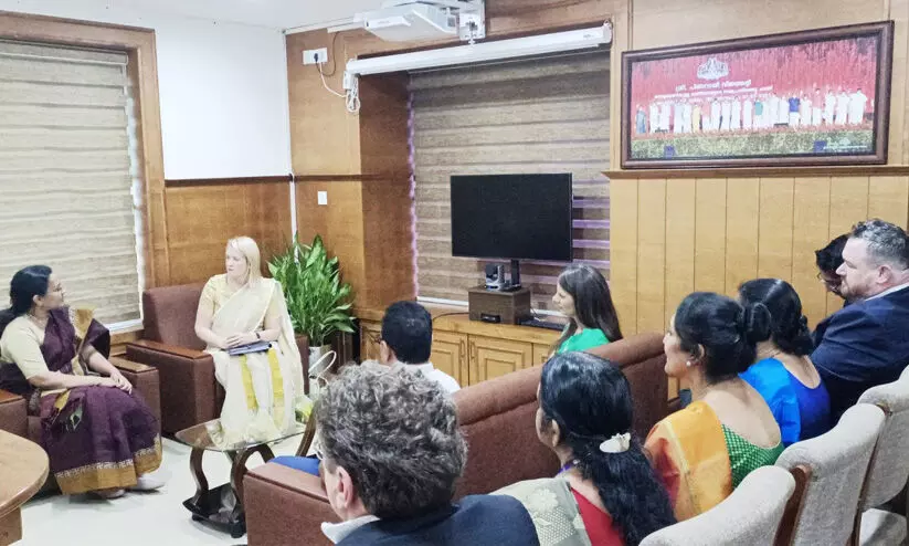 ആസ്ട്രേലിയയിലെ നോര്ത്തേണ് ടെറിട്ടറി ഡെപ്യൂട്ടി ചീഫ് മിനിസ്റ്റര്, വീണ ജോര്ജിനെ സന്ദര്ശിച്ചു ആസ്ട്രേലിയയിലെ നോര്ത്തേണ് ടെറിട്ടറി ഡെപ്യൂട്ടി ചീഫ് മിനിസ്റ്റര്, വീണ ജോര്ജിനെ സന്ദര്ശിച്ചു