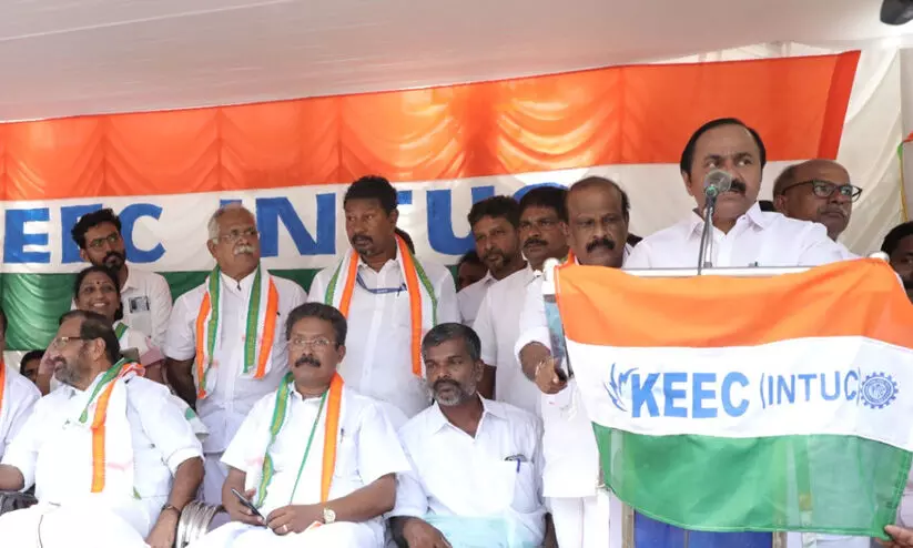 അഴിമതിയിലൂടെ ഇടത് സർക്കാർ കെ.എസ്.ഇ.ബിയെ കടത്തിലാക്കിയെന്ന് വി.ഡി സതീശൻ