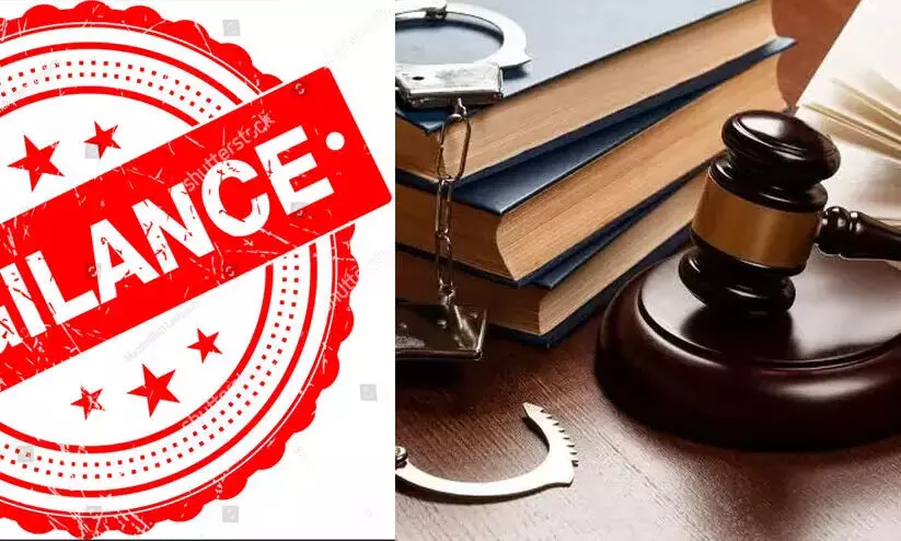 “പിഴ ഒടുക്കുന്നതിന് 5,000 രൂപ കൈക്കൂലി: പഞ്ചായത്ത് ഹെഡ് ക്ലർക്ക് വിജിലന്സ് പിടിയില് “പിഴ ഒടുക്കുന്നതിന് 5,000 രൂപ കൈക്കൂലി: പഞ്ചായത്ത് ഹെഡ് ക്ലർക്ക് വിജിലന്സ് പിടിയില്