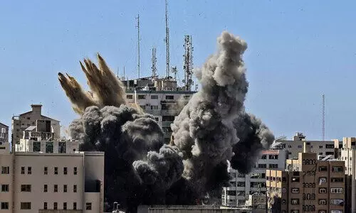 പുലരുമെന്നുറപ്പില്ലാത്ത രാത്രി