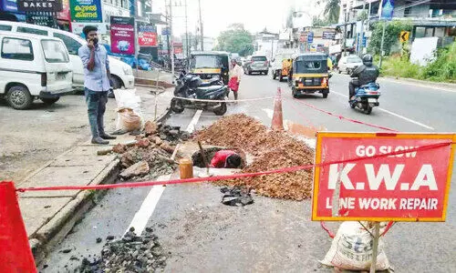 പൈ​പ്പ് പൊ​ട്ടി വെ​ള്ളം പാ​ഴാ​കൽ; ഒ​ടു​വി​ൽ അ​റ്റ​കു​റ്റ​പ്പ​ണി​ക്ക് ജ​ല അ​തോ​റി​റ്റി രം​ഗ​ത്ത്