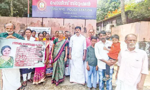 ഭ​ർ​തൃ​വീ​ട്ടി​ൽ യു​വ​തി​യു​ടെ മ​ര​ണം കൊ​ല​പാ​ത​ക​മെ​ന്ന ആ​രോ​പ​ണ​വു​മാ​യി ര​ക്ഷി​താ​ക്ക​ൾ