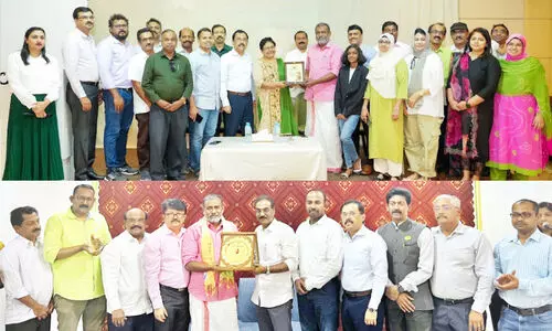 മ​ന്ത്രി പി. ​പ്ര​സാ​ദി​ന് സ്വീ​ക​ര​ണം ന​ൽ​കി