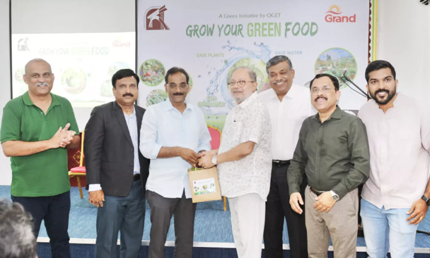 പ​ച്ച​ക്ക​റി വി​ത്ത് വി​ത​ര​ണ​വും പാ​ന​ൽ ച​ർ​ച്ച​യും