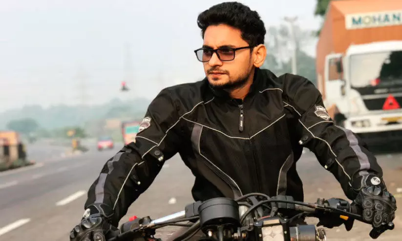 ഇരുചക്രവാഹനങ്ങളുടെ ഹാൻഡിൽ ഉയരം ക്രമീകരിക്കാൻ സംവിധാനം; പേറ്റൻറ് സ്വന്തമാക്കി യുവാവ് ഇരുചക്രവാഹനങ്ങളുടെ ഹാൻഡിൽ ഉയരം ക്രമീകരിക്കാൻ സംവിധാനം; പേറ്റൻറ് സ്വന്തമാക്കി യുവാവ്