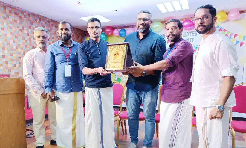 സമീയുല്ലക്ക് കെ.ഇ.എ യാത്രയയപ്പ് നൽകി സമീയുല്ലക്ക് കെ.ഇ.എ യാത്രയയപ്പ് നൽകി