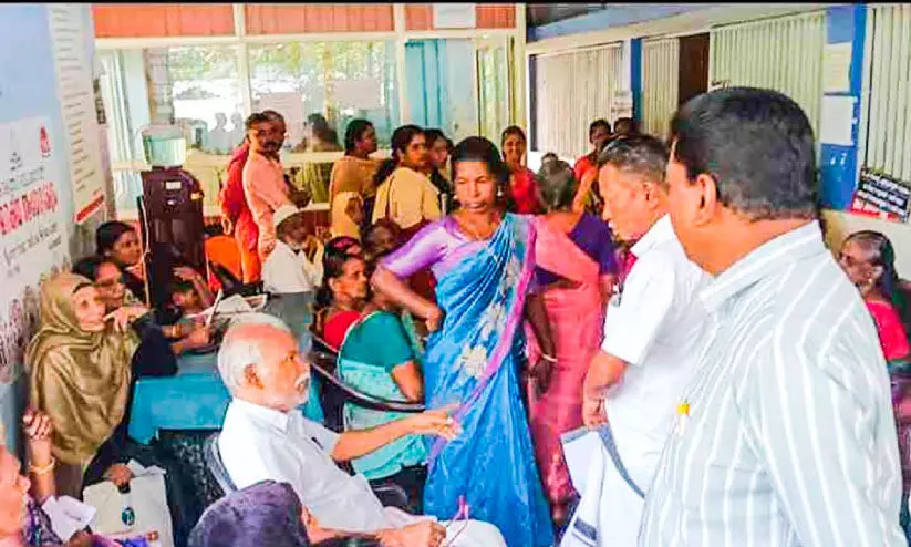 ഡോക്ടര്‍മാര്‍ മൂന്നുണ്ടെങ്കിലും ചികിത്സകിട്ടാതെ രോഗികള്‍