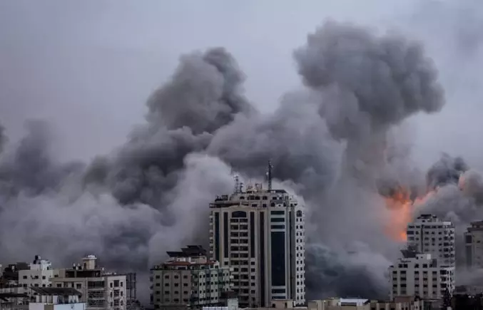 എംബസി ജീവനക്കാരുടെ കുടുംബങ്ങളെ ബ്രിട്ടൻ ഇസ്രായേലിൽ നിന്ന് പിൻവലിച്ചു എംബസി ജീവനക്കാരുടെ കുടുംബങ്ങളെ ബ്രിട്ടൻ ഇസ്രായേലിൽ നിന്ന് പിൻവലിച്ചു