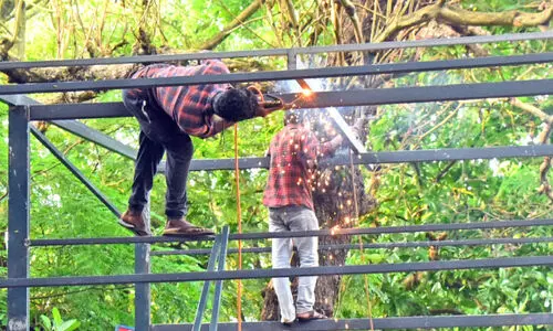 Temporary Shop Construction at Mananchira