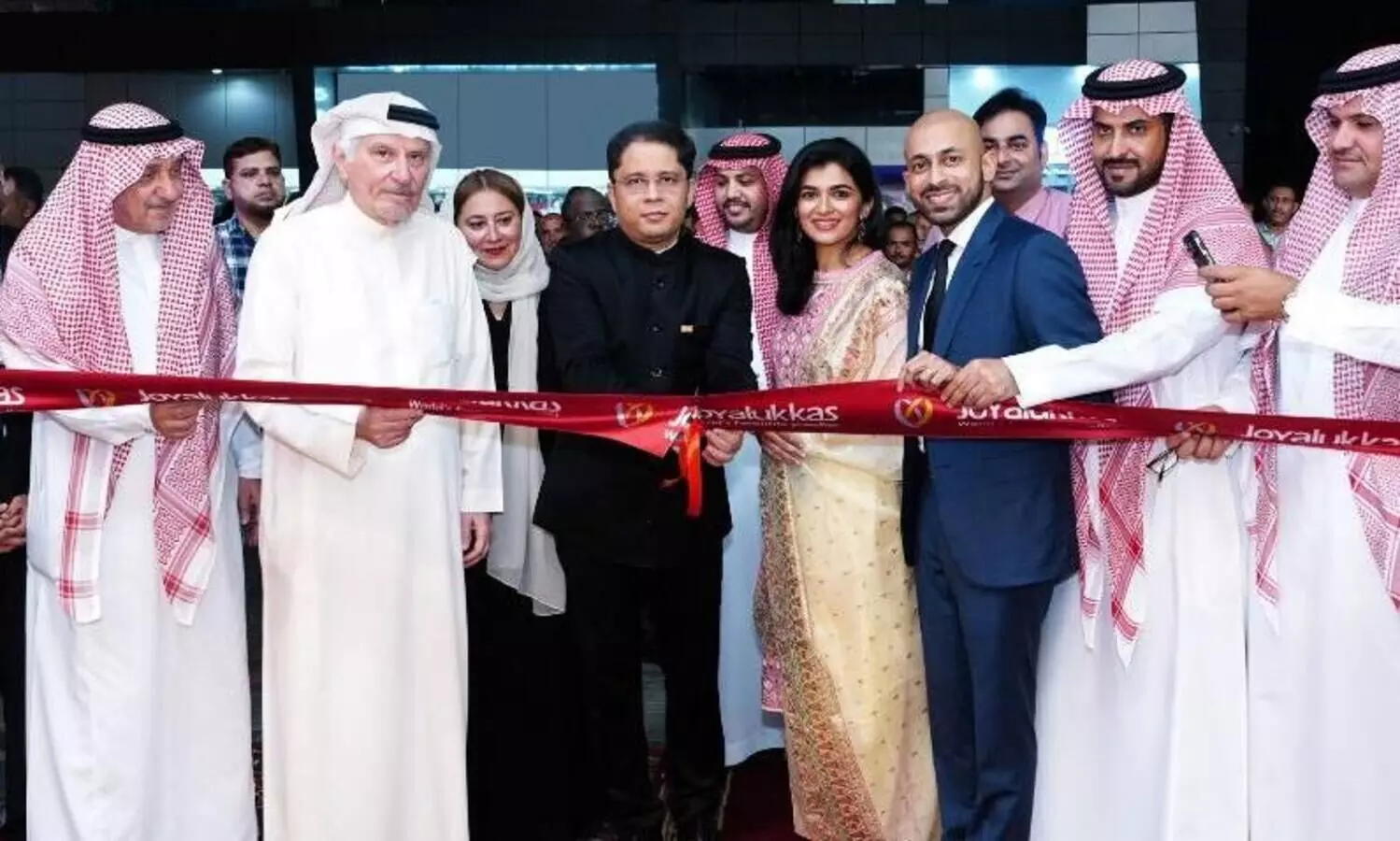 സൗദിയിലെ നാലാമത് ജോയ് ആലുക്കാസ് ജ്വല്ലറി ഷോറൂം ജിദ്ദയിൽ പ്രവർത്തനമാരംഭിച്ചു
